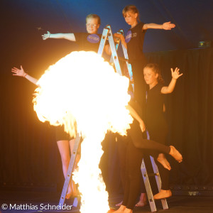 Sie heizten dem Publikum so richtig ein: die Akrobatinnen des Zirkus "FUN-tasia"